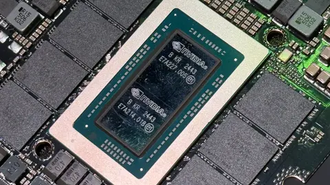 Lencsevégre kapták az egyik első Nvidia N1 alapú noteszgép alaplapját – 128 GB-nyi memóriával szerelték
