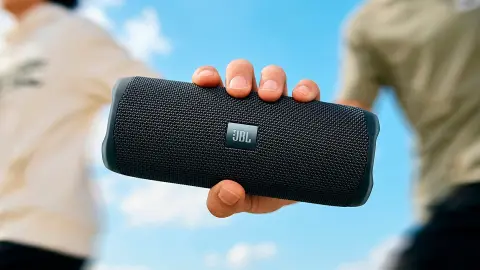 Új hangszóró jelent meg a JBL-nél