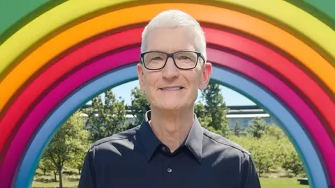 Távozik Tim Cook az Apple éléről, azt is megtudtuk, ki lép a helyébe
