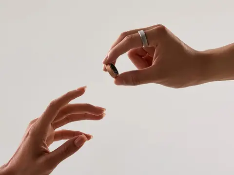 A RingConn bemutatta új gyűrűjét, ami akár már két hétig bírja egy töltéssel