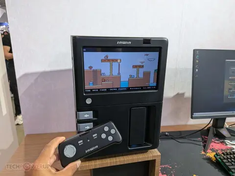 Az InWin új számítógépháza előlapi kijelzőt kapott, amin a mellékelt kontrollerrel játszani is lehet