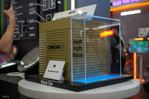 A Samsung megmutatta HBM5-ös memóriachip-szendvicsének felépítését, ami innovatív megoldással vezeti el a hőt