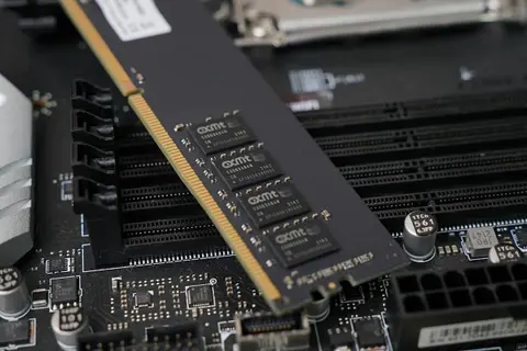 Plăcile de bază MSI pentru procesoare AMD au început să suporte în premieră modulele de memorie chinezești de peste 8000 MT/s