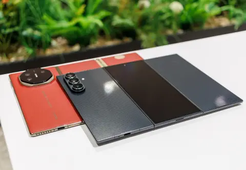 Teljesen átalakulhat a Huawei három részbe hajtható mobilja