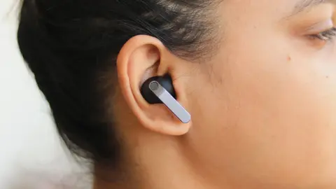 Már a hallássérülteknek is segíthet a Galaxy Buds