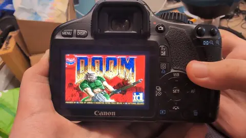 Már a Canon EOS 550D-n is fut a DOOM – DSLR fényképezőgépen is játszhatunk az ikonikus alkotással