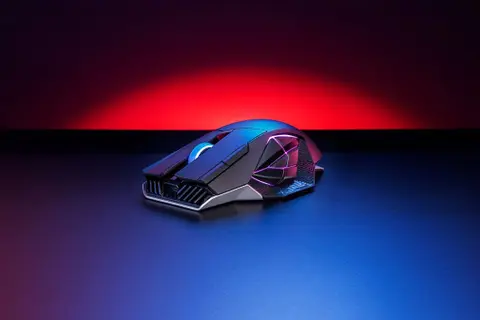 Új szenzorral és cserélhető kapcsolókkal érkezik az ASUS friss gamer egere, a ROG Spatha X 65K