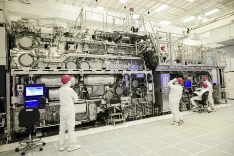 Az Intel Foundry már egymilliónál is több szilícium-ostyát készített a High-NA EUV gépekkel – Ez iparági elsőség