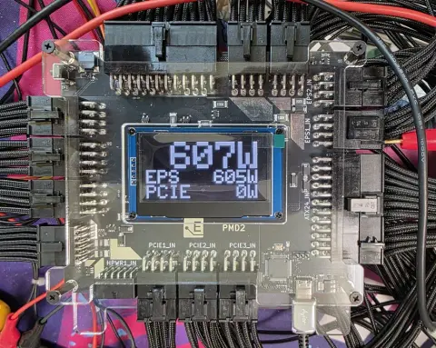 Az ElmorLabs új eszköze a +12VHPWR és a 12V-2x6 tápkábelek tápágankénti monitorozását is támogatja