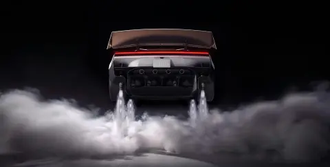 Az új Tesla Roadster repül, plafonra mászik és akár a hangsebesség felével is haladhatna
