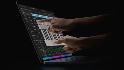 Jövőre nagyot nőhet az OLED kijelzős notebookok forgalma – Éves szinten 40%-os emelkedést várnak az elemzők