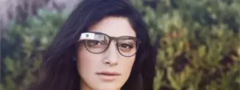 Ray-Ban és Oakley kereteket kaphat a Google Glass