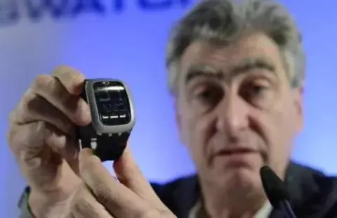 Töltés nélkül is működni fog a Swatch okosórája