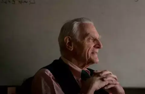 Újabb nagy dobáson dolgozik a lítiumion-akkumulátor atyja