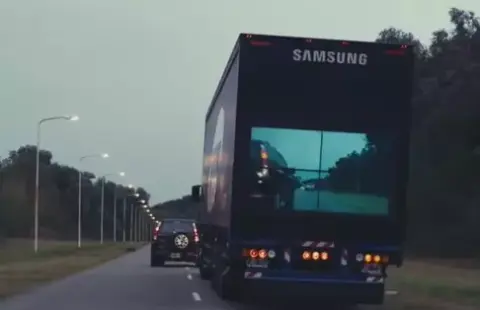 A Samsung átlátszó kamionját könnyebb megelőzni