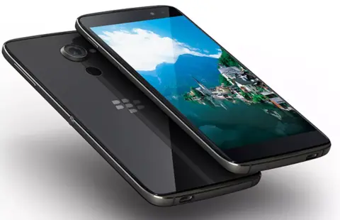 Íme a BlackBerry csúcsmodellje, a DTEK60