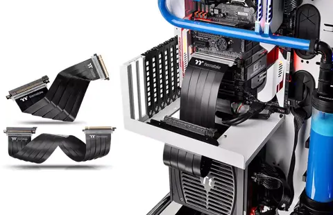 Riser kártya hosszú szalagkábellel a Thermaltake-től