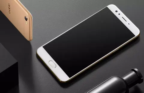 Szelficentrikus óriás lett az Oppo F3 Plus