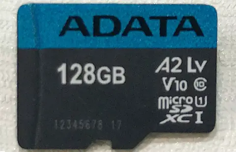 Lencsevégen az ADATA mobilokba szánt A2-es microSD kártyája