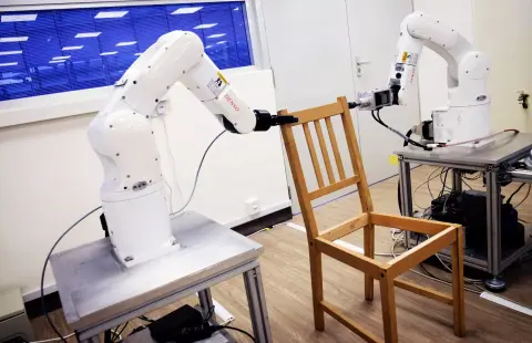 IKEA-székeket szerel össze egy szingapúri robot