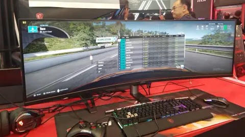 Különleges gamer monitorok az MSI standján
