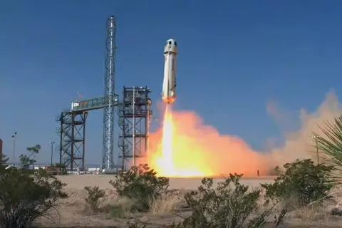 Az űr határán tesztelték a New Shepard mentőrendszerét