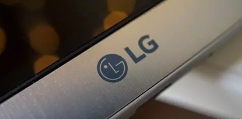 Kiszivárgott képeken az LG V40 ThinQ