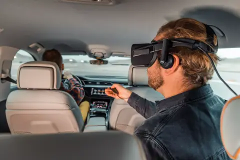 Gépjárműbe épített virtuális valóságot az Audi