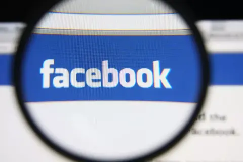 Rekordbírság elé néz a Facebook