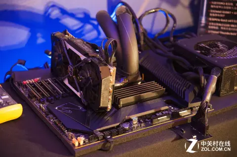 Lencsevégen a Gigabyte extrém, Xeon W-3175X-hez passzoló alaplapja