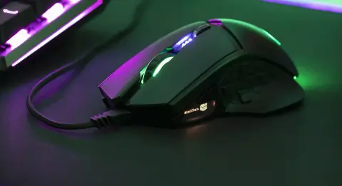 Cooler Master - Mire jó az OLED-es egér?