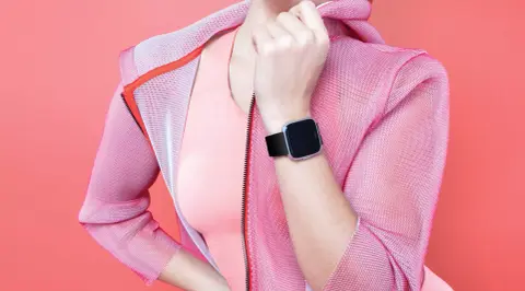 Kísérettel érkezik az olcsóbb Fitbit Versa