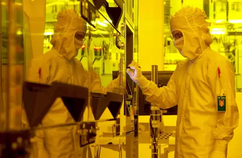 Eladja egyik üzemét a GlobalFoundries