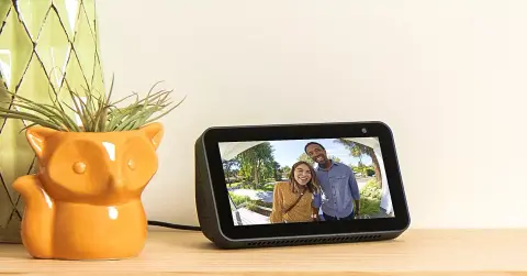 Olcsón biztosít kijelzőt a legújabb Amazon Echo lakáskiegészítő