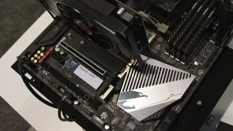 Ütős PCIe 4.0-s SSD vezérlőkkel készül a Phison