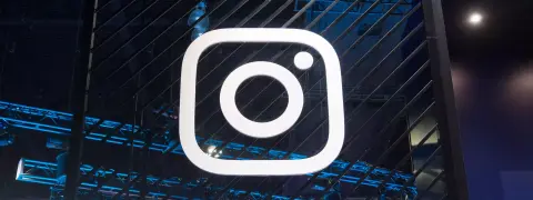 Megjelent a sötét mód az Instagramon is, de van vele egy kis probléma