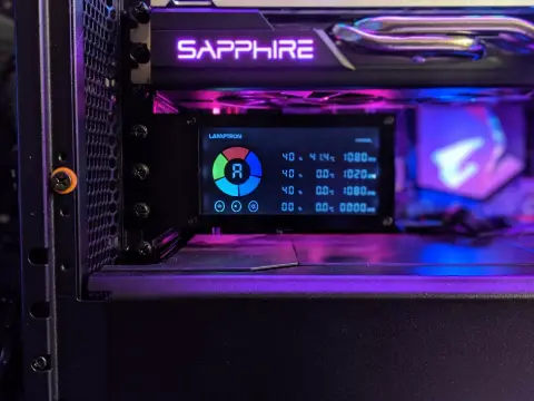 RGB- és ventilátor-vezérlő üveg oldallappal rendelkező számítógépházakhoz