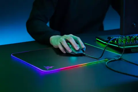 Újabb RGB LED világítással ellátott Razer egérpad érkezik