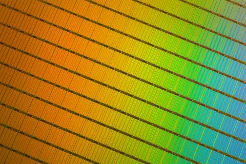 Új technológiával növelné a NAND lapkák adatsűrűségét a Kioxia