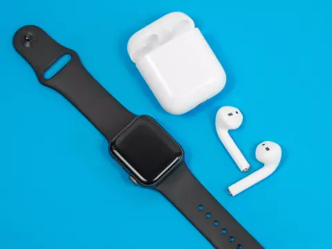 Növekedik a viselhető eszközök piaca, eldőlt a Xiaomi és az Apple harca
