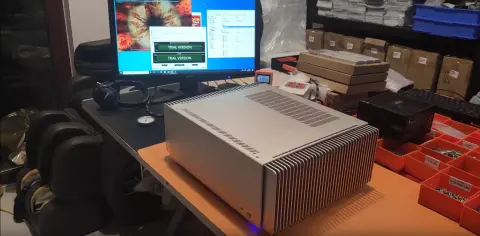 Passzív hűtésű PC 32 magos EPYC CPU-val és egy GeForce RTX 2070-essel