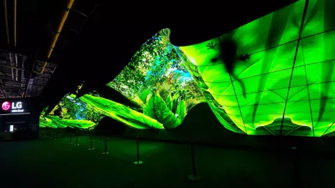 LG: Feltekeredő OLED televízió is várja a látogatókat a CES-en