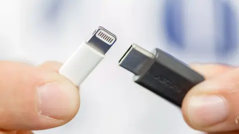 Az EU kényszerítheti az Apple-t a Lightning csatlakozó lecserélésére