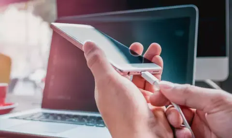 Döntött a mobiltöltők ügyében az EU, jön az egységes csatlakozó