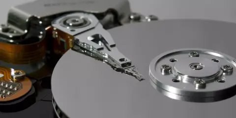 70-80 TB-os merevlemezek a Showa Denko jóvoltából