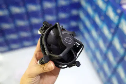 Új processzorhűtőt kapnak az Intel Comet Lake-S sorozatának tagjai