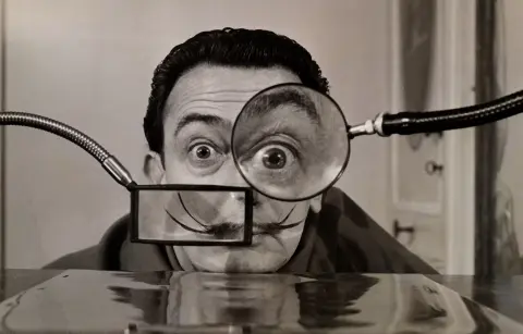 Salvador Dalí kiállításra hív ma a Honor