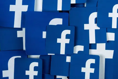 Figyelmeztet a Facebook a régi hírek megosztásakor