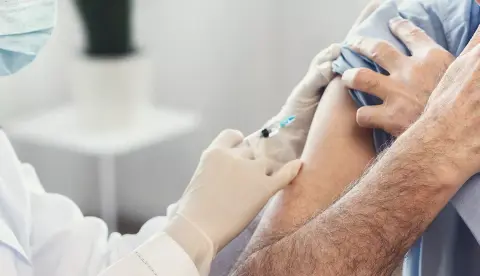 Az influenza és a tüdőgyulladás elleni oltás is védhet az Alzheimer-kórtól?