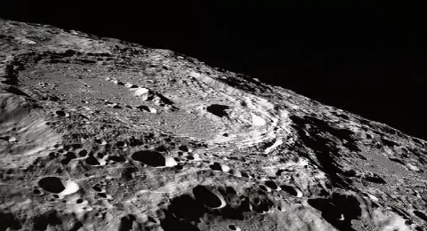 Holdkőzeteket vásárolna a NASA